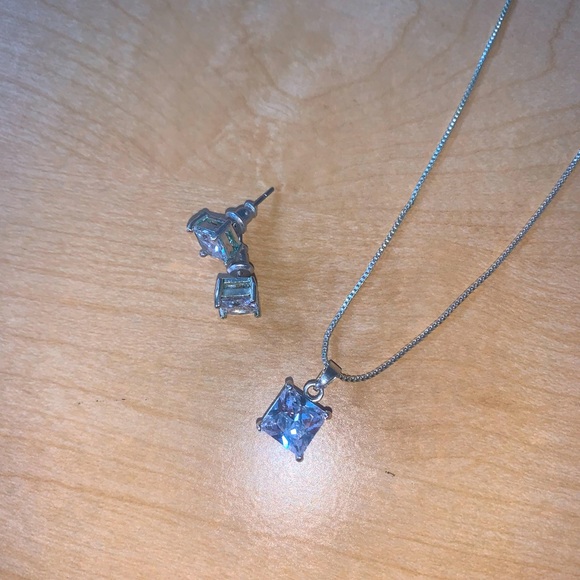 Necklace and Matching Earrings! - Picture 3 of 4